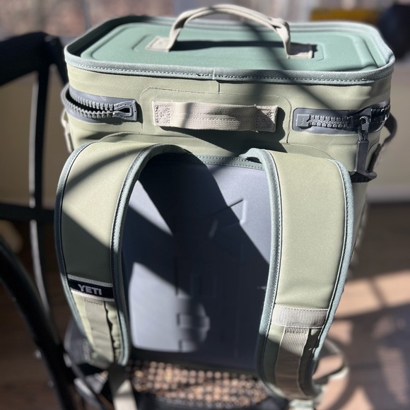 Yeti Hopper BackFlip 24 Soft Sided Backpack Cooler - Picture 5 of 5